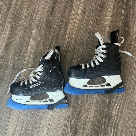 Jr. Bauer Nexus 100 Ice Hockey Skates with Steel Blades w/ Blue Gaurds - Picture 1 of 7